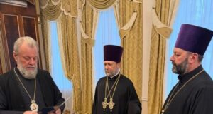 ÎPS Vladimir a decorat pe prot. mitr. Mihail Fordea cu Ordinul „Sfântul Ierarh Petru Movilă”, gr. II