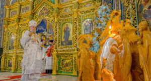 ÎPS Mitropolit Vladimir a liturghisit la praznicul împărătesc al Nașterii Domnului și hramul Catedralei mitropolitane