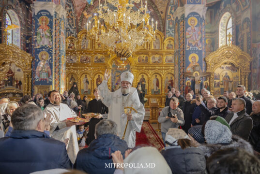 ÎPS Mitropolit Vladimir a liturghisit de sărbătoarea Tăierii împrejur a Domnului și Sf. Irh. Vasile cel Mare, la Mănăstirea Hagimus