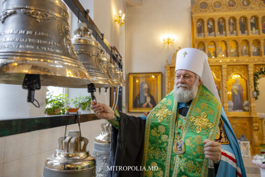 ÎPS Mitropolit Vladimir a sfințit noile clopote pentru parohia „Sf. Cuv. Serafim de la Sarov” din cartierul Posta Veche, al capitalei