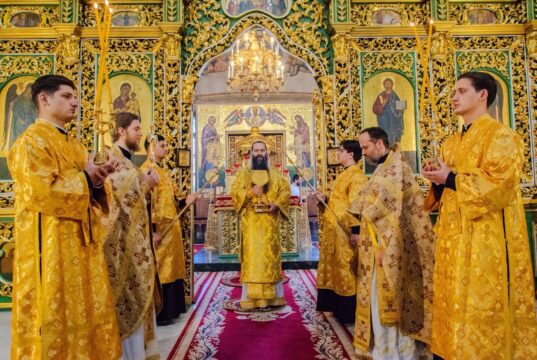 Sfânta și Dumnezeiasca Liturghie în Duminica Vameșului și a Fariseului, la Catedrala Mitropolitană