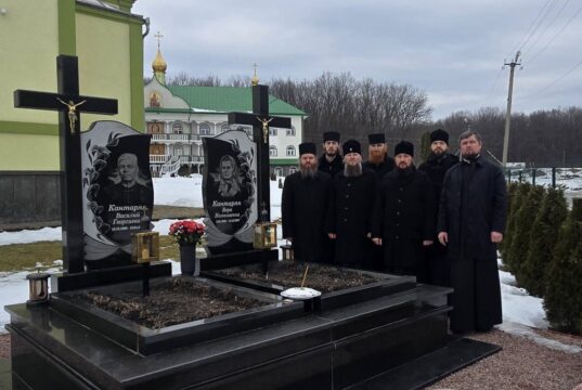 Panihidă la mormintele părinților Înaltpreasfințitului Mitropolit Vladimir