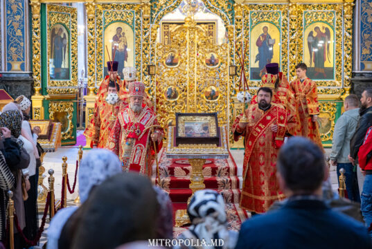 Mitropolitul Vladimir a săvârșit Sfânta Liturghie în Duminica Sfintelor Femei Mironosițe, la Catedrala Mitropolitană din Chișinău