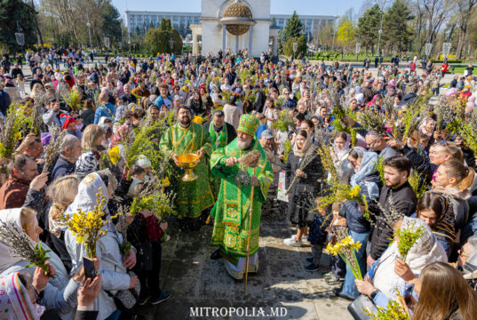 ÎPS Mitropolit Vladimir a liturghisit în Duminica Floriilor, la Catedrala Mitropolitană din Chișinău