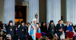 В Республику Молдова был доставлен из Иерусалима Благодатный огонь!