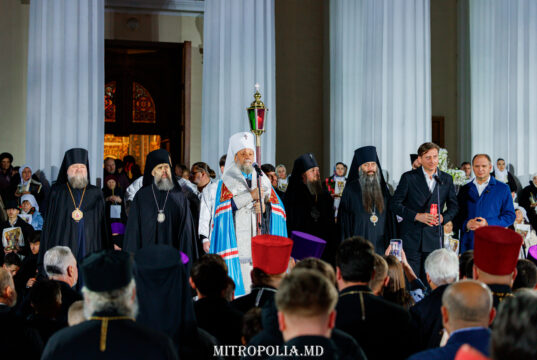 Sfânta Lumină de la Mormântul Domnului a ajuns în țara noastră