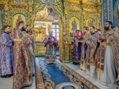 „Cel ce mănâncă trupul Meu şi bea sângele Meu are viaţă veşnică…” Sfânta Liturghie din Joia Mare la Catedrala Mitropolitană