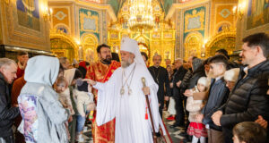 В праздник Светлого Христова Воскресения Митрополит Владимир совершил Пасхальную великую вечерню в соборе Рождества Христова в Кишиневе