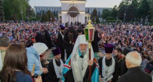 Vă invităm să întâmpinăm Sfânta Lumină de la Ierusalim în țara noastră