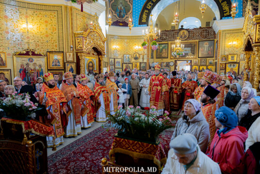 Înaltpreasfințitul Mitropolit Vladimir a liturghisit la hramul Bisericii ”Sf. M. Mc. Gheorghe” din Chișinău