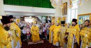 Metropolitan Vladimir Celebrated the Divine Liturgy at the Parish of the “Protection of the Mother of God” in Văratic Village, Ialoveni District