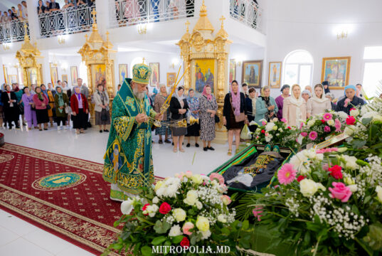 Mitropolitul Vladimir a liturghisit în ziua prăznuirii Sfântului Cuvios Macarie, la Mănăstirea Saharna
