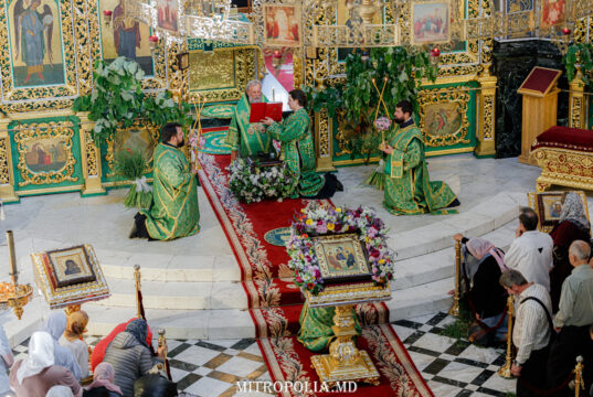Mitropolitul Vladimir a săvârșit Sfânta Liturghie în Duminica Pogorârii Sfântului Duh, la Catedrala Mitropolitană din Chișinău