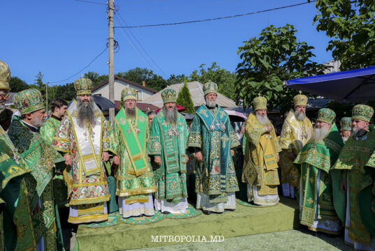Mitropolitul Vladimir a condus Sfânta Liturghie în ziua prăznuirii Sfintei Fericitei Agafia, la Mănăstirea Cușelăuca