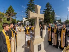 Clerul și credincioșii din cuprinsul Mitropoliei Moldovei au înălțat rugăciuni pentru sufletele victimelor deportărilor din perioada sovietică