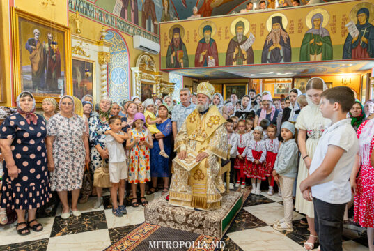 Mitropolitul Vladimir a oficiat Sfânta Liturghie în parohia „Intrarea în Biserică a Maicii Domnului” din s. Ulmu, r. Ialoveni