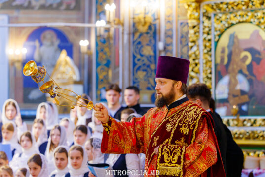 Mitropolitul Vladimir a adresat un mesaj de felicitare protodiaconului Oleg Pascal, cu prilejul aniversării a 45 de ani de la naștere