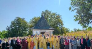 Liturghie arhierească și slujbă de sfințire în Parohia „Înălțarea Domnului” din Chirianca