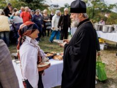 Mitropolitul Vladimir a prânzit împreună cu oamenii nevoiași la Casa de Milostenie „Sfânta Cneaghină Elizaveta”