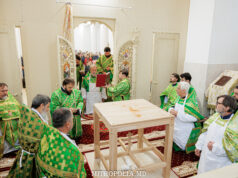 Mitropolitul Vladimir a oficiat rânduiala sfințirii Sfintei Mese și Sfânta Liturghie în biserica din Puhăceni, r. Anenii Noi