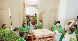 Mitropolitul Vladimir a oficiat rânduiala sfințirii Sfintei Mese și Sfânta Liturghie în biserica din Puhăceni, r. Anenii Noi