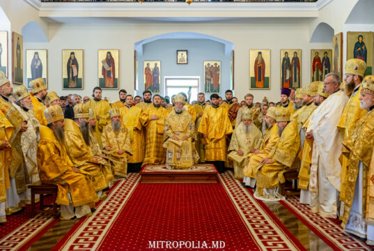 Mitropolitul Vladimir a condus Sfânta Liturghie în ziua cinstirii Sfântului Ierarh Dionisie Erhan, la Mănăstirea Suruceni