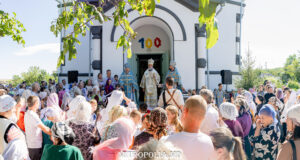 100 de ani de la prima Sfântă Liturghie – Mitropolitul Vladimir a slujit în parohia Cinișeuți, r. Rezina