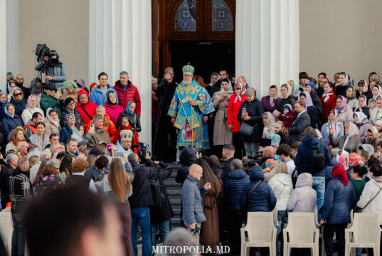 Mitropolitul Vladimir a oficiat Sfânta Liturghie de sărbătoarea Acoperământului Maicii Domnului – Hramul orașului Chișinău